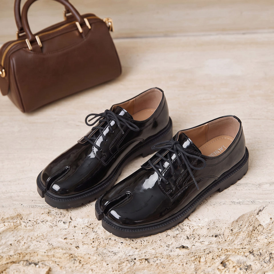 Giày Derby nữ mũi tròn chia ngón, quai ngang, đế dày tăng chiều cao gót 3–6 cm — đen