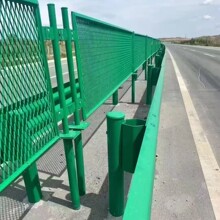 长沙高速公路道中央菱形孔防眩目护栏网桥梁防护隔离栅钢板围栏网