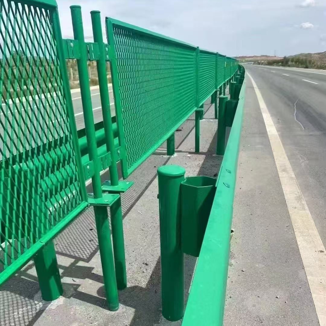 长沙高速公路道中央菱形孔防眩目护栏网桥梁防护隔离栅钢板围栏网