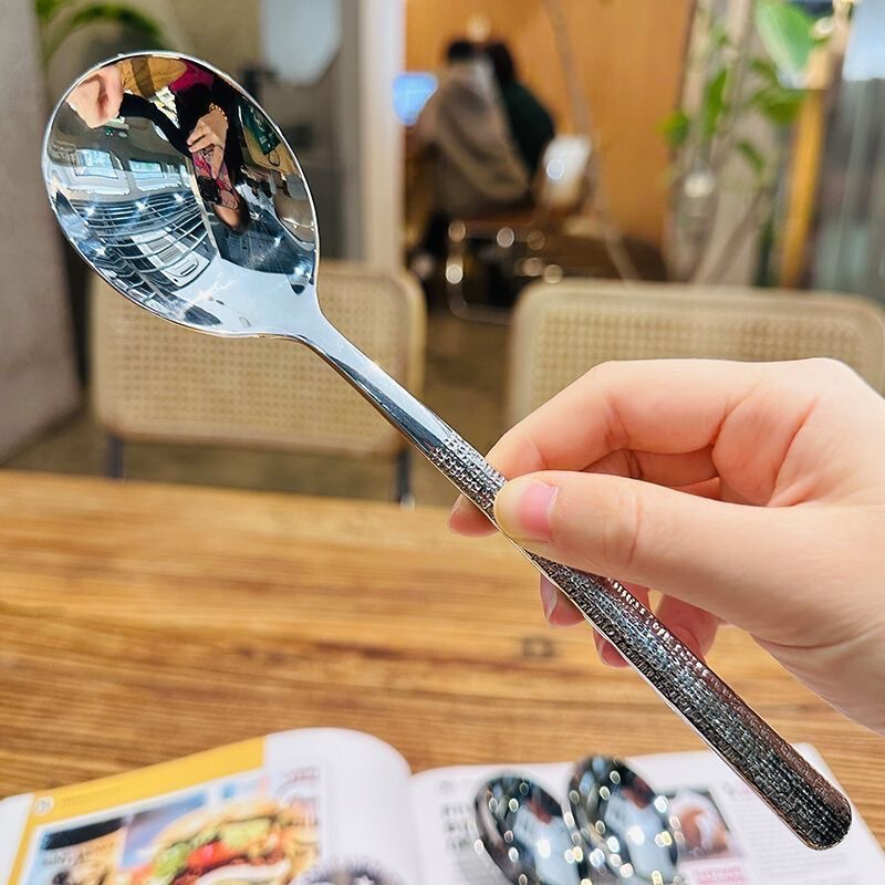 家庭用ステンレススプーン ハンマーパターンスプーン 大人用食事スプーン レストランロングハンドルテーブルスプーン 韓国ハンマーパターンスプーン|undefined
