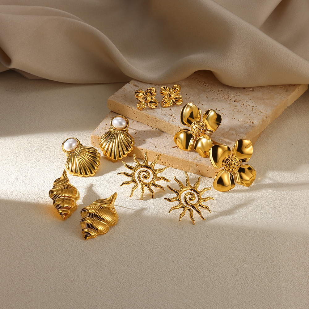 Vintage Style, French Style Style PVD Coated Real Gold Plated Starfish Conch Shell 304 Stainless Steel Vintage Style French Style Waterproof Non Tarnish Ear Studs