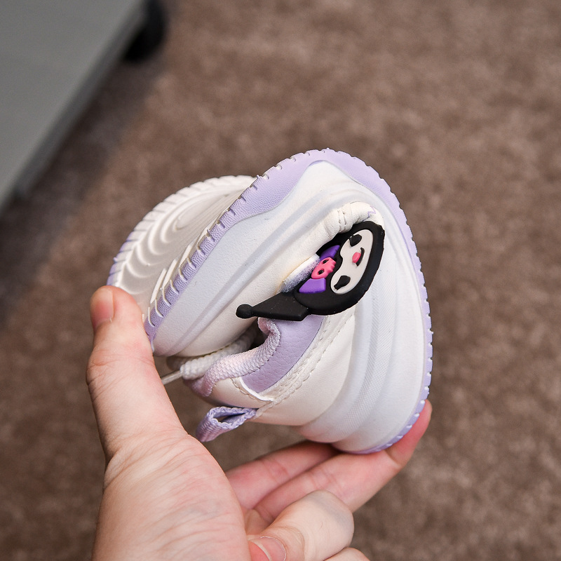 2025 primavera y otoño nuevos zapatos de skate para niños zapatos deportivos de chicas zapatos de dibujos animados para niños transpirables con suela suave zapatos de estilo coreano versátiles