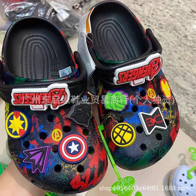 Nuevos zuecos infantiles Cross2024 con decoraciones 3D para niños y niñas, sandalias casuales huecas para el hogar.