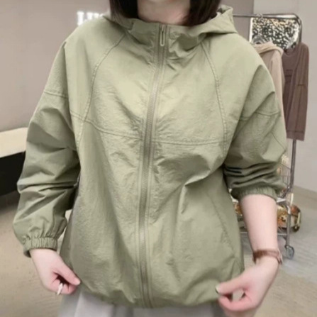 连帽短款冲锋衣外套女 春秋薄款休闲宽松防风百搭肌理感夹克上衣