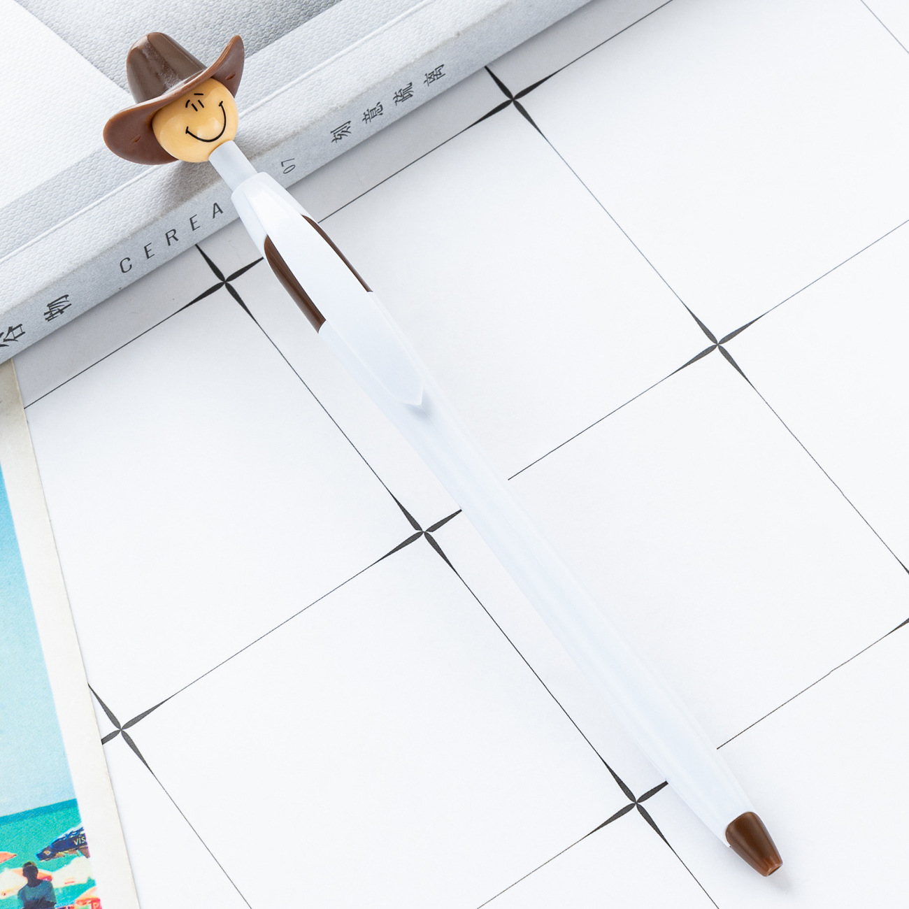 Pequeña calabaza bolígrafo de plástico sombrero de vaquero bolígrafo de juguete se puede imprimir logotipo creativo sonriente plástico bolígrafo al por mayor