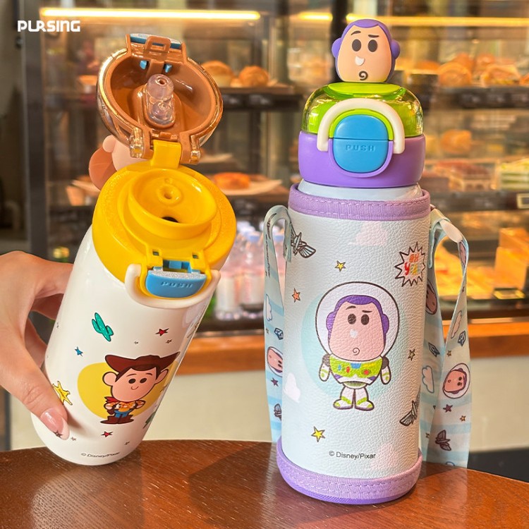 Strawberry Bear Bas Lightyear Co-branding Taza de aislamiento para niños Taza de paja de doble boca de bebida Taza de agua de dibujos animados de alta capacidad
