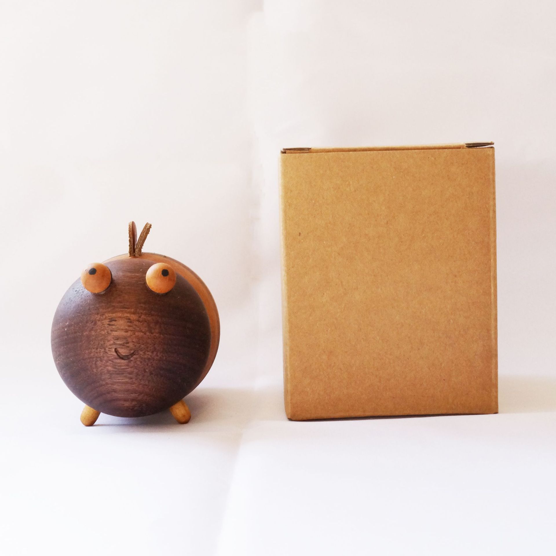 Madera abeja creativa palillo de dientes titular de regalo del hogar titular de dibujos animados lindo artesanía creativa decoración de escritorio