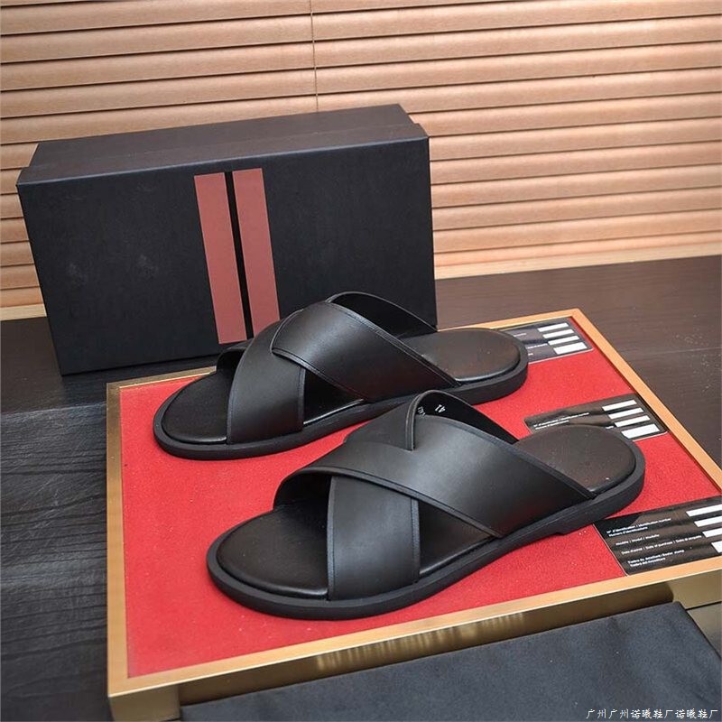 European-style men's sandals, vacation slippers, beach shoes, cross-strap suede sandals, business casual, relaxed one-strap sandals, trendy