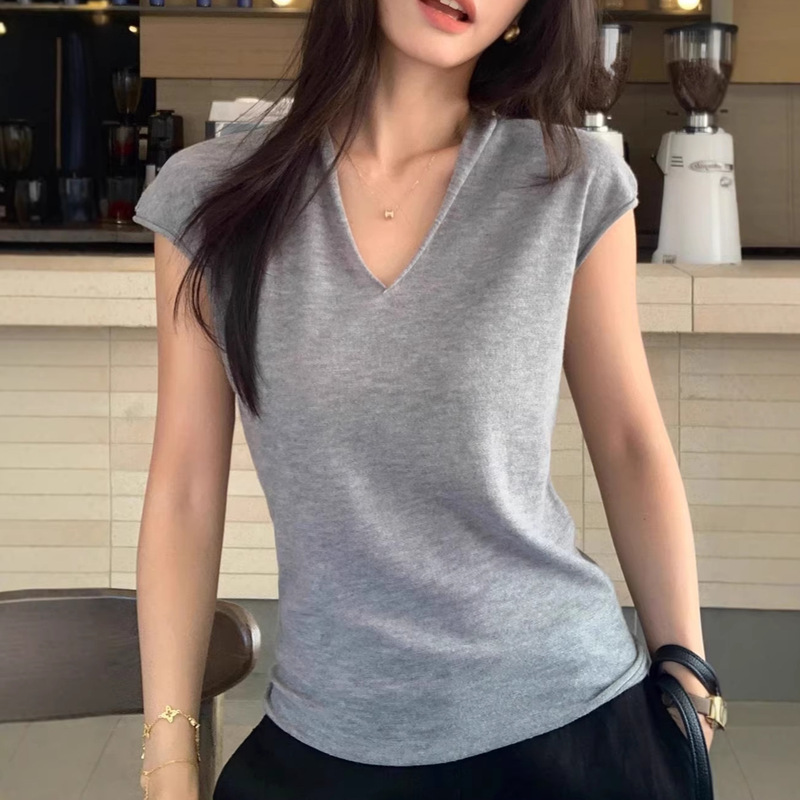 Pusumede Casual V-Neck Rolled-Edge Knit Short-Sleeve T-Shirt for Women, Loose Fit with Small Flutter Sleeves