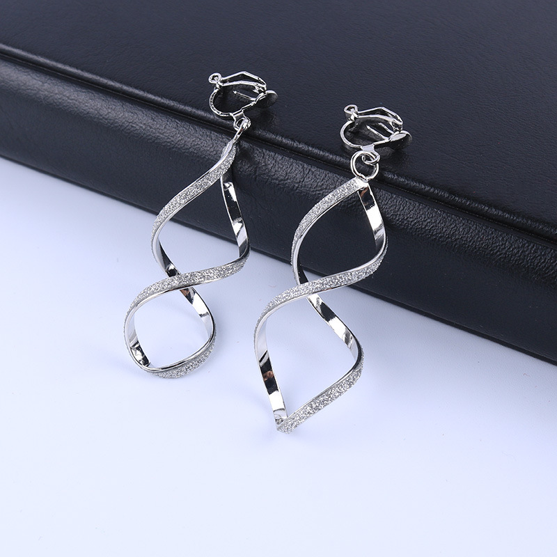 Classic simple personality spiral curved ear clip non-pierced female Wave earrings European and American design twist curve earrings