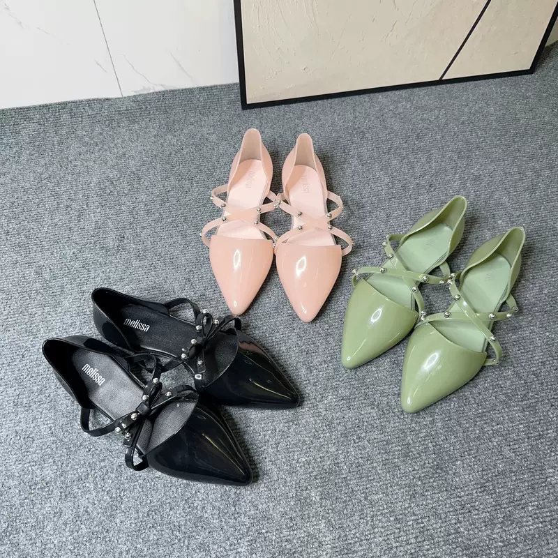 Round beads, sandals with bow, (Physicals)
