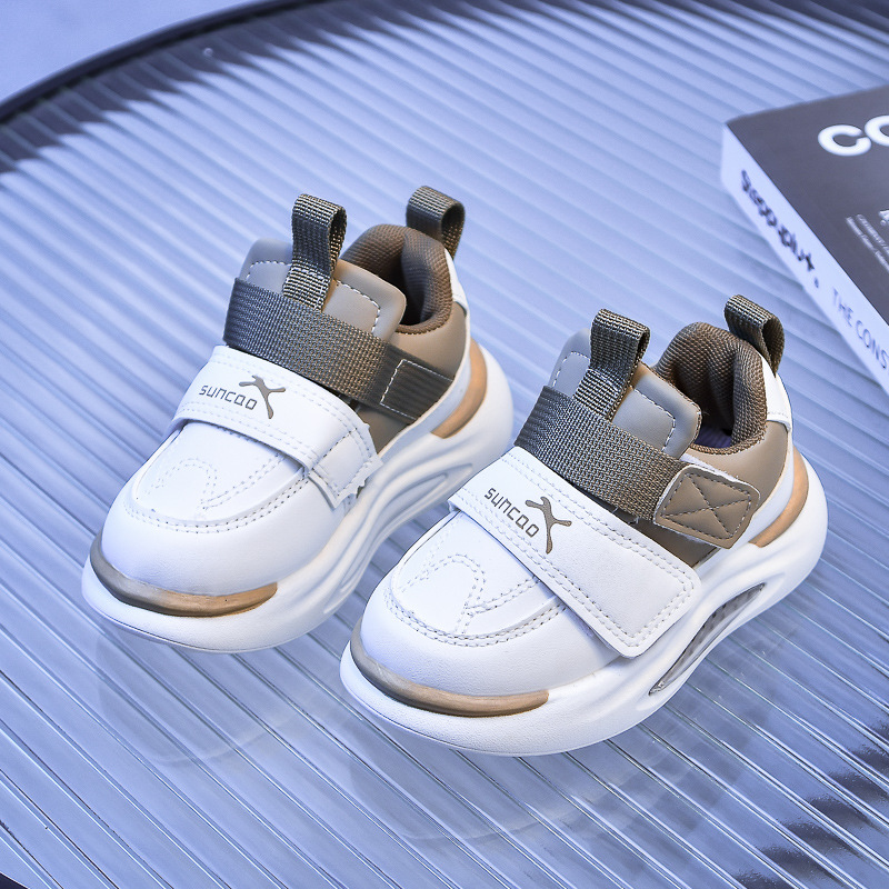 Zapatos deportivos para niños suela blanda 2025 estilo k primavera y otoño nuevos zapatos deportivos de cuero suela suave zapatos casuales para niños y niñas trbottomy