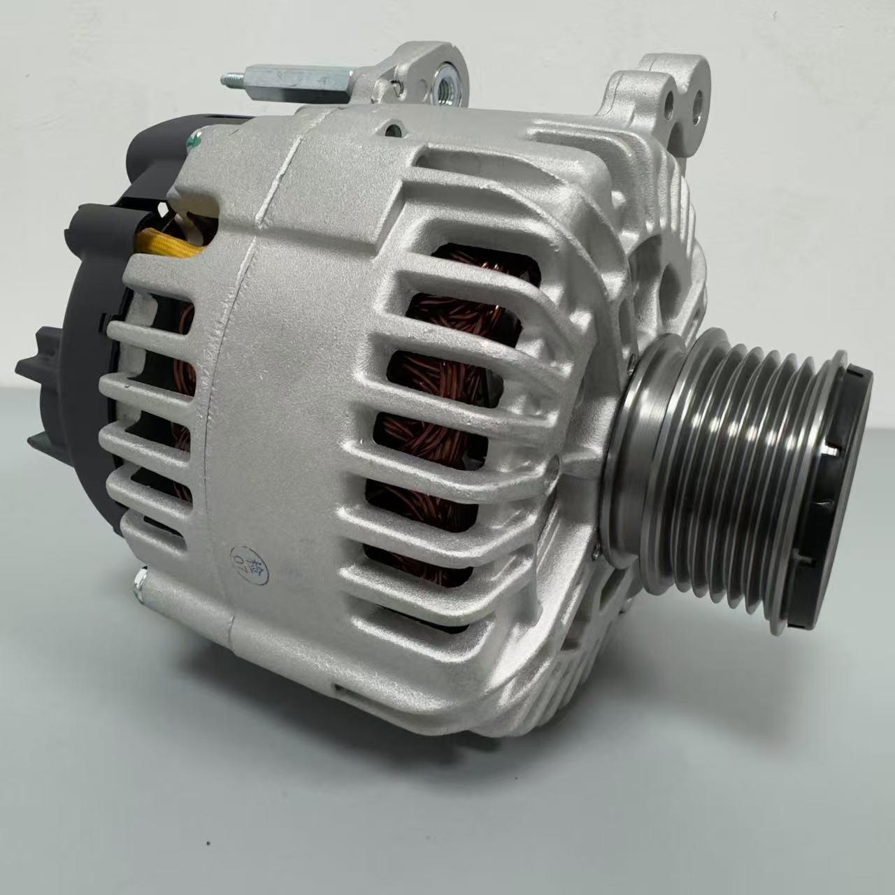 Factory Direct Sales Car Alternator Suitable for Volkswagen 0124525091 0124525092 0124525525
