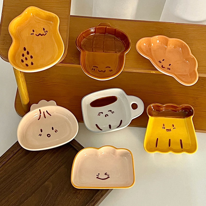 Japanese-style ceramic seasoning dish, household dipping dish, small dish, vinegar dish, hot pot dipping bowl, cute bread-shaped plate Japanese-style ceramic seasoning dish, household dipping dish, small dish, vinegar dish, hot pot dipping bowl, cute bread-shaped plate