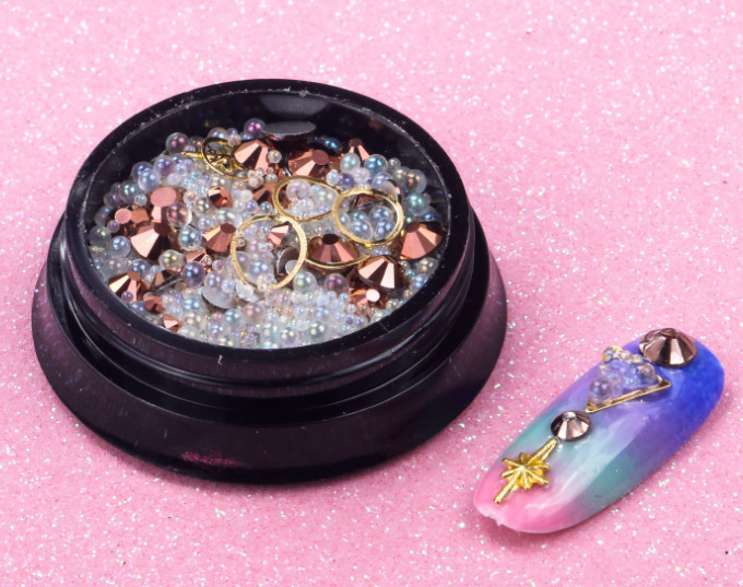 Joyas de belleza de uñas de la estrella y la luna, remaches de estampado de oro, bolas de acero mezcladas con anillo de metal, diamante de agua, diafragma de aleación hueca japonesa