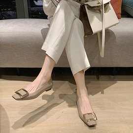 方扣单鞋女2025新款春夏法式复古气质漆皮通勤方头粗跟浅口平底鞋