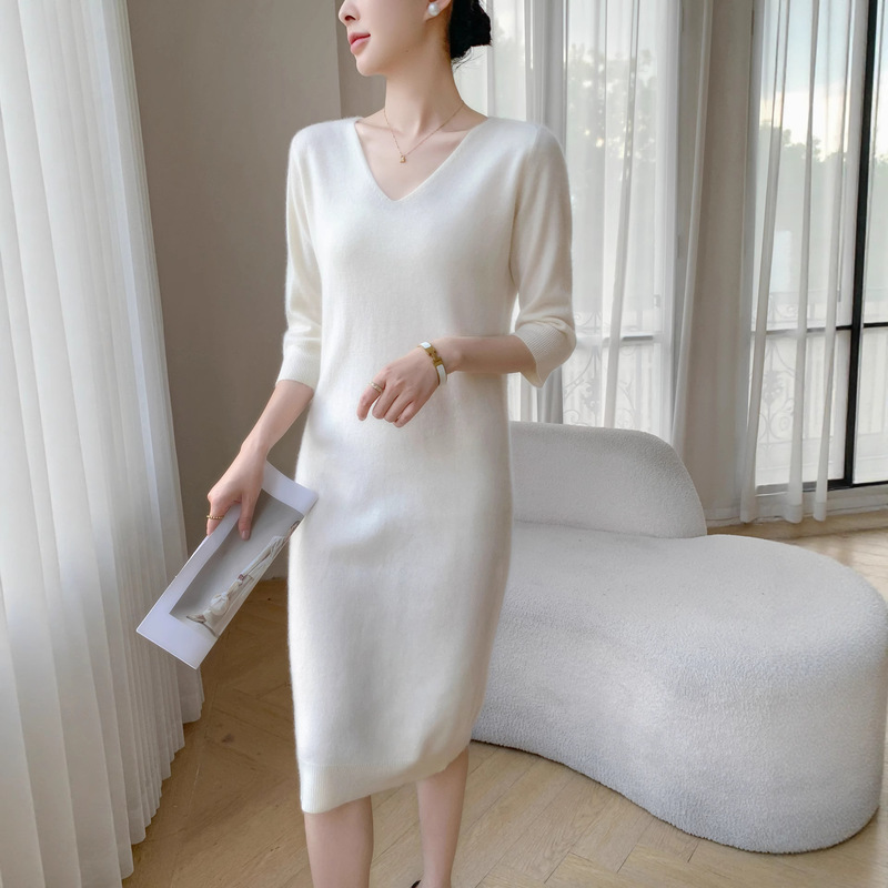 2025 Autumn/Winter New V-Neck Pullover Mid-Length Cashmere Sweater for Women Slim Fit Knitted Dress with Mid-Sleeves