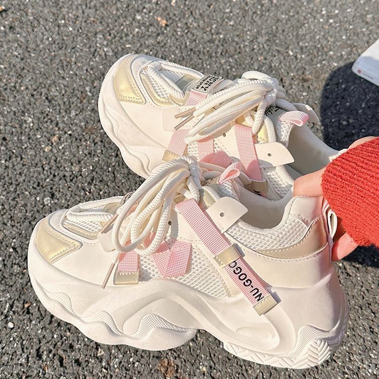 Zapatos de papá para mujeres 2025, nuevos zapatos de verano de altura de suela gruesa, de moda coreana, zapatos blancos para mujeres.