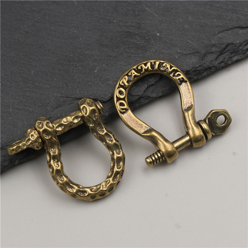 Pure copper letter leopard print horseshoe keychain brass S hook buckle decorative buckle DIY car keychain assembly ornament