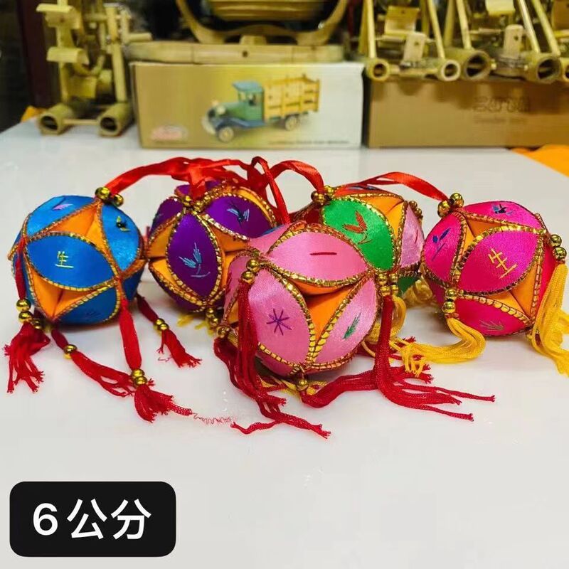 広西の3月3日の刺繍のボールのかごの家庭用の純粋な手作業でかごを編みます。|undefined