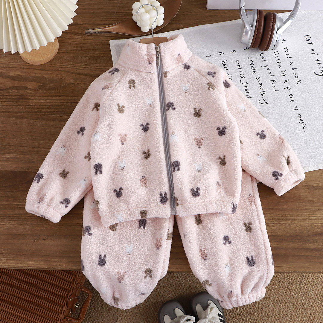 Invierno nuevo terciopelo grueso ropa de hogar para niños, hombres y mujeres, niños y niñas con un conjunto de calor coreano de ropa infantil al por mayor
