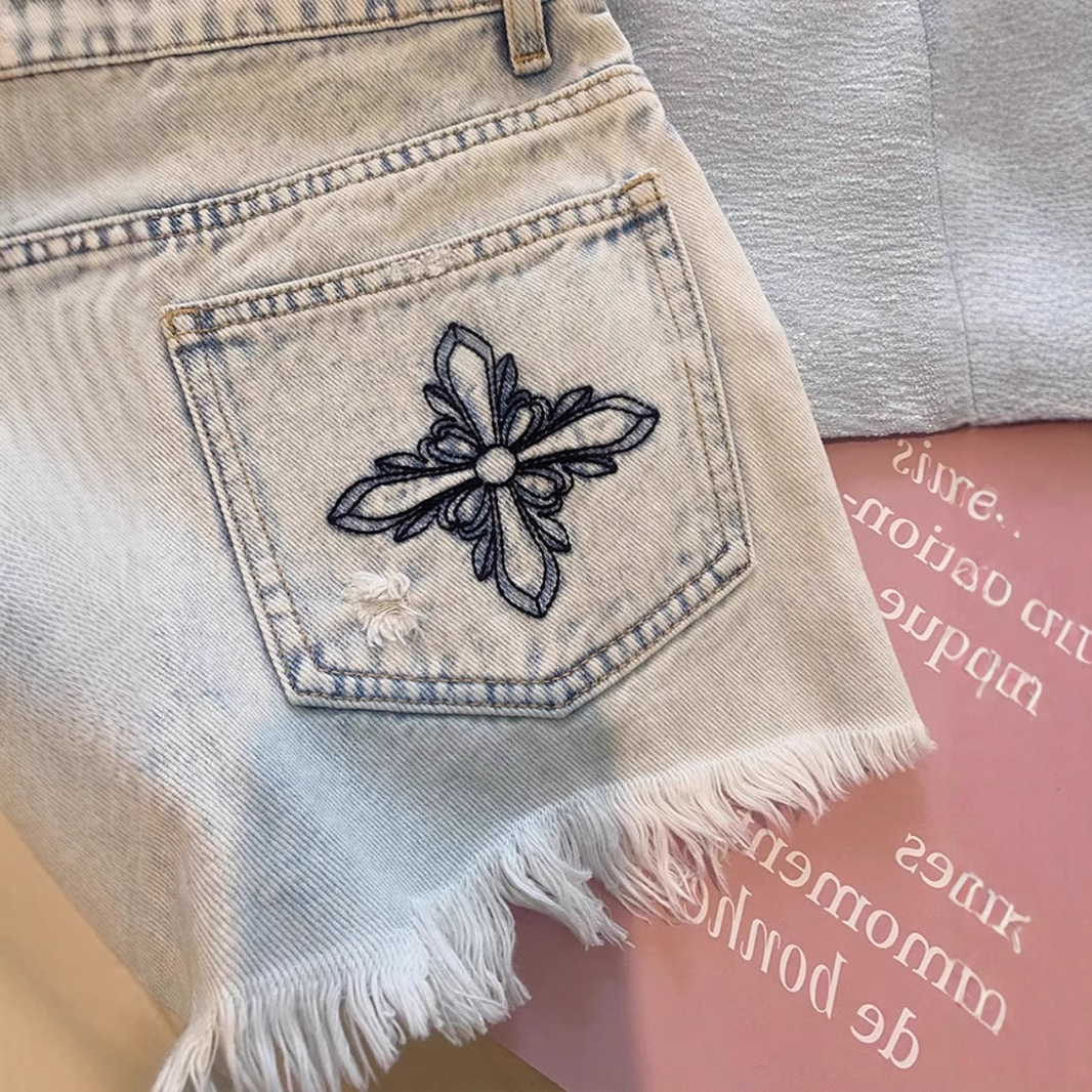 Old Washed Embroidered Burrs Denim Shorts Women's Summer 2025 New High-waisted Straight Sweet And Cool Hot Girls A-word Hot Pants._ecoleips.com