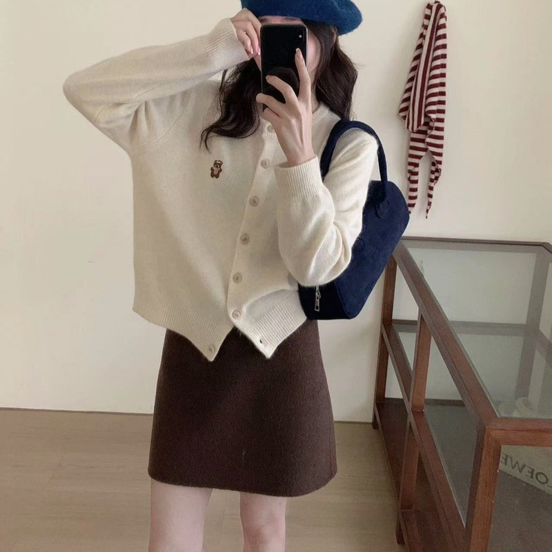 韩系慵懒风宽松刺绣小熊毛衣外套胖mm2025年冬大码甜美针织开衫女|undefined