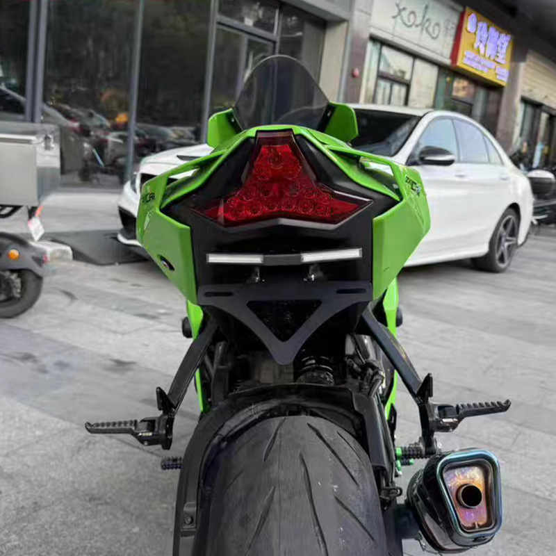 Suitable for Kawasaki ZX-10R modified folding short-tail license plate holder with sequential turn signals, 2020-2028