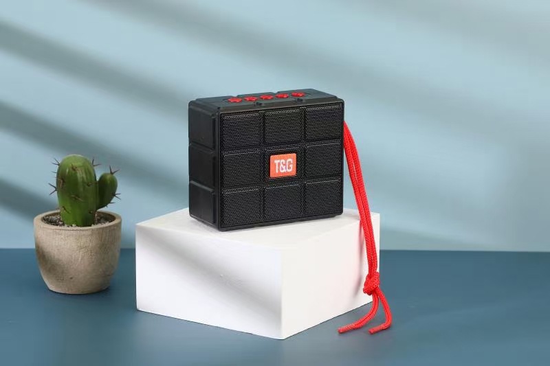 2021 nuevo altavoz Bluetooth TG311 llevó la tarjeta de luz de color audio portátil pequeño regalo de radio Bluetooth altavoz