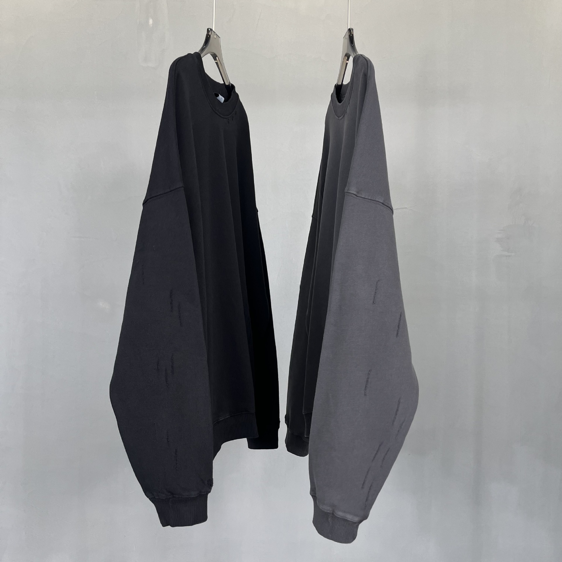 Herrenbekleidung High Street schwere 430 Gramm Fertigkleidung gewaschen, um alte, beschädigte Retro-Pullover mit Rundhalsausschnitt und Kapuze herzustellen_voghion.com