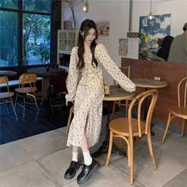 好物2025秋季新款法式温柔风方领系带碎花收腰中长款连衣裙女装潮