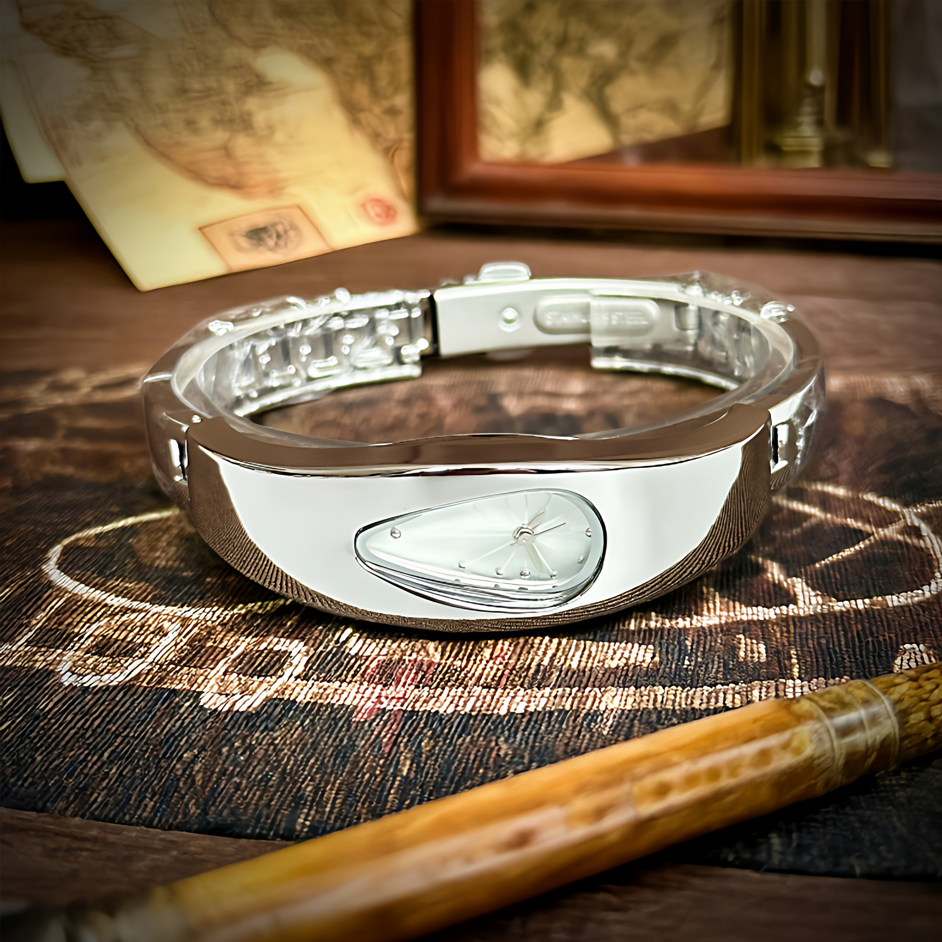 Trendy Y2K Irregular Water Drop Watch for Women, Millennial Style, Exquisite Japanese Vintage Bracelet Watch, Unisex Model