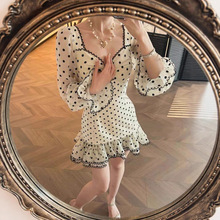 生日小礼裙高级感法式富家千金穿搭气质收腰V领波点连衣裙女秋季
