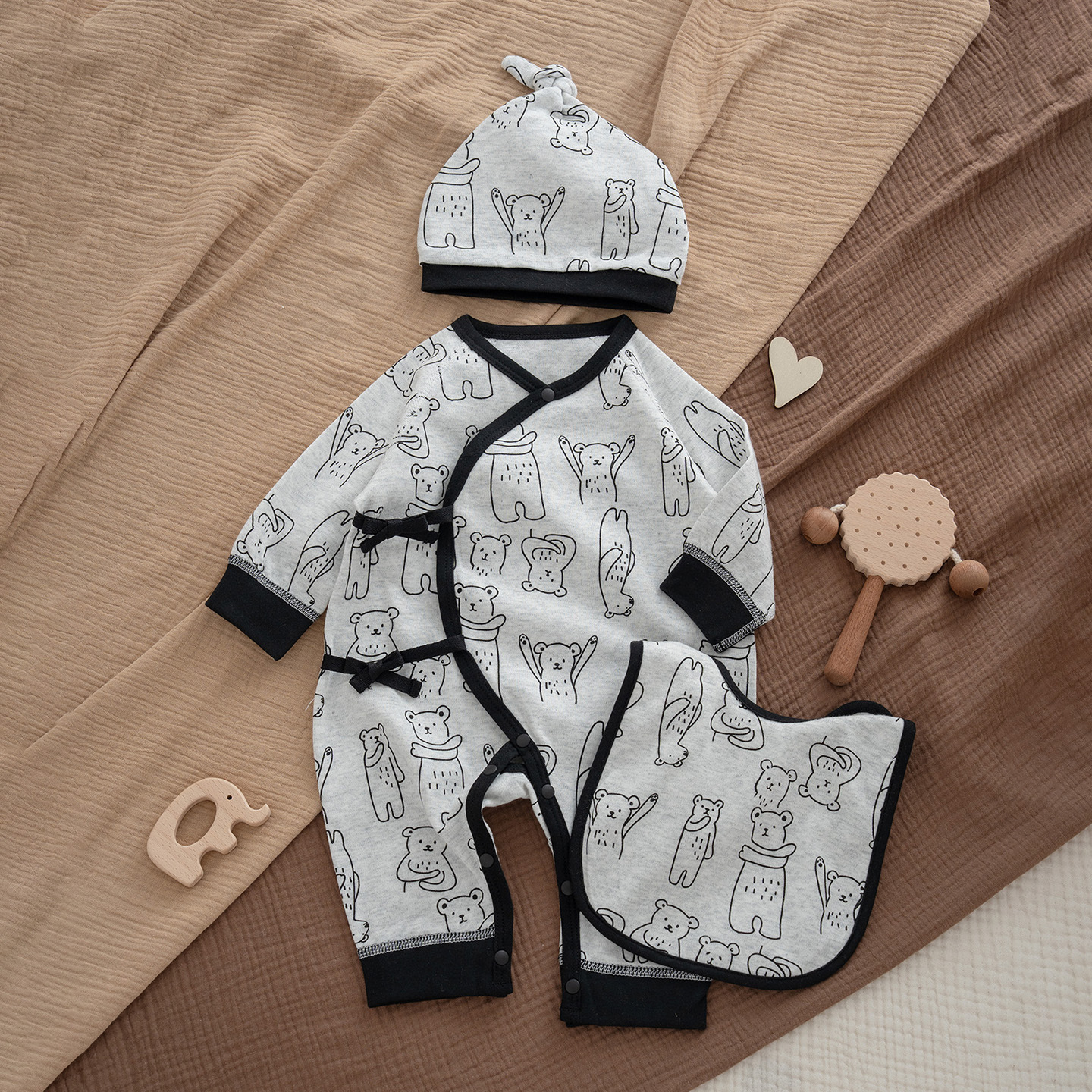Hug bear onesie 3-piece set
