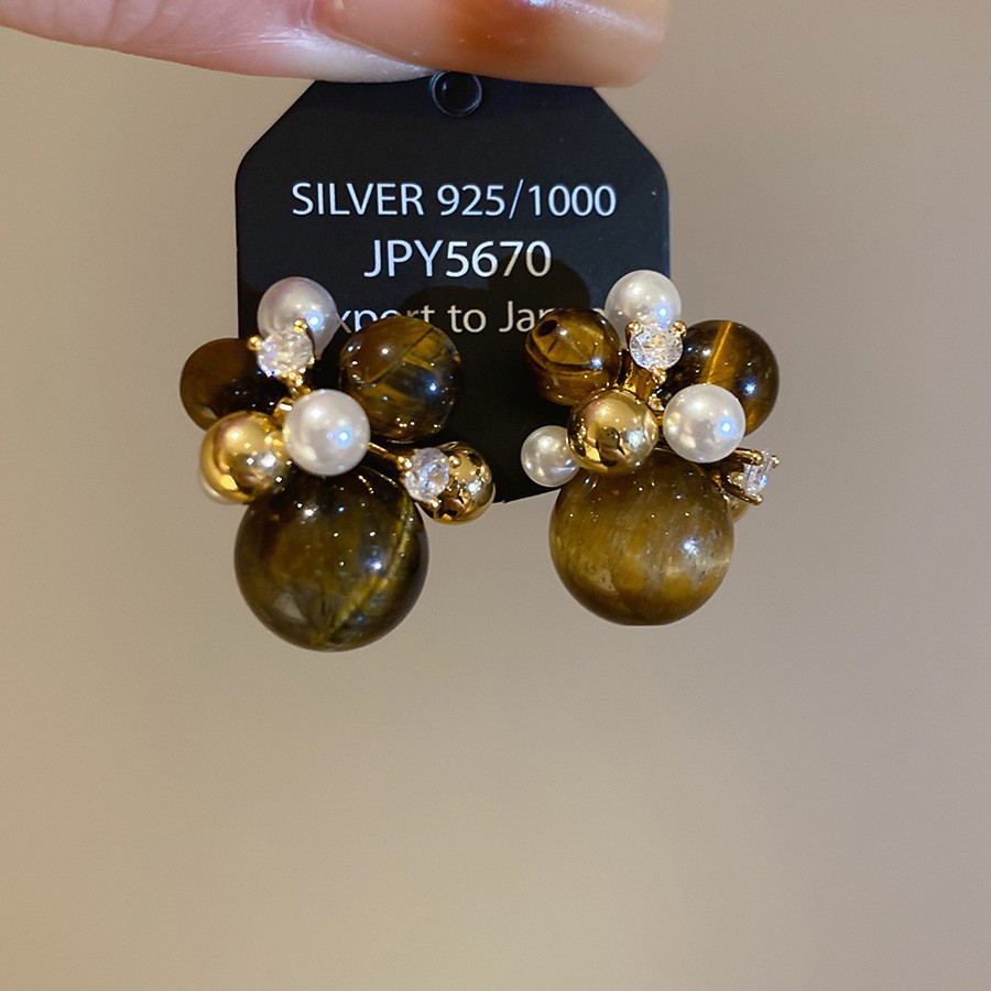 Pendientes de ojo de tigre artificial de color café Maillard con aguja de plata Pendientes simples y de moda de todo fósforo Pendientes ligeros de lujo de alta gama
