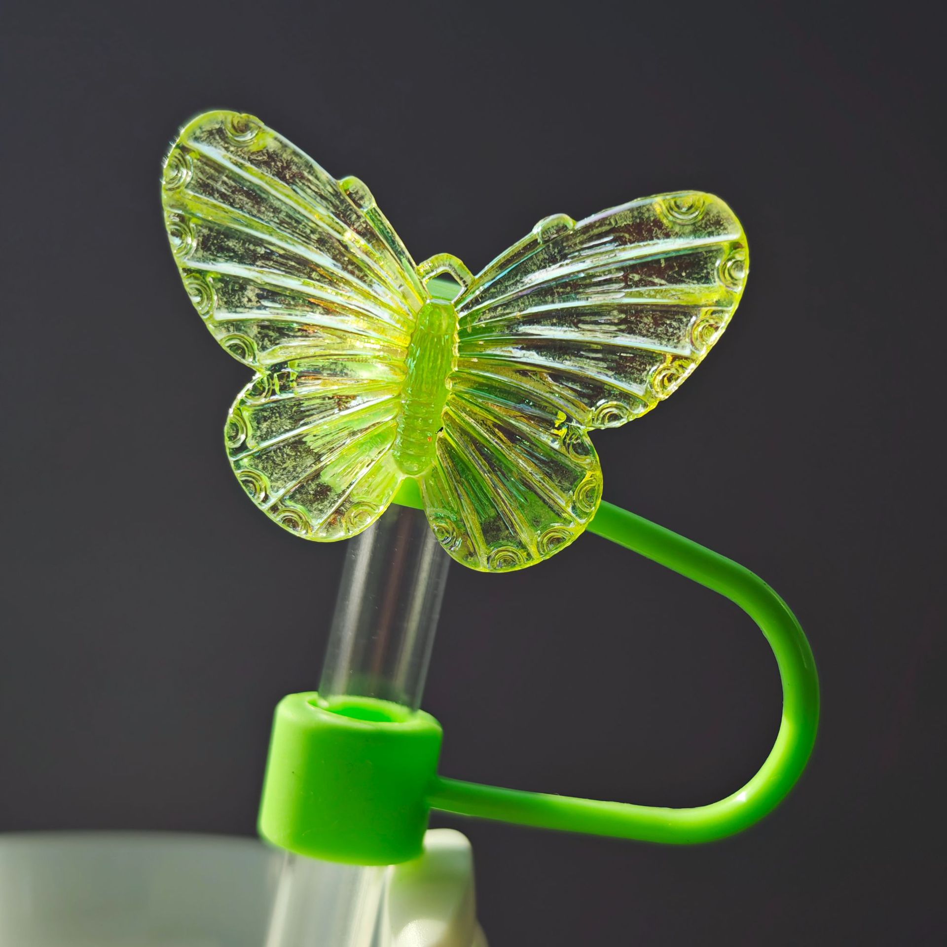 Nueva tapa de pajita de mariposa tapón de polvo color acrílico mágico cubierta de pajita de mariposa taza de agua cubierta de pajita decoración