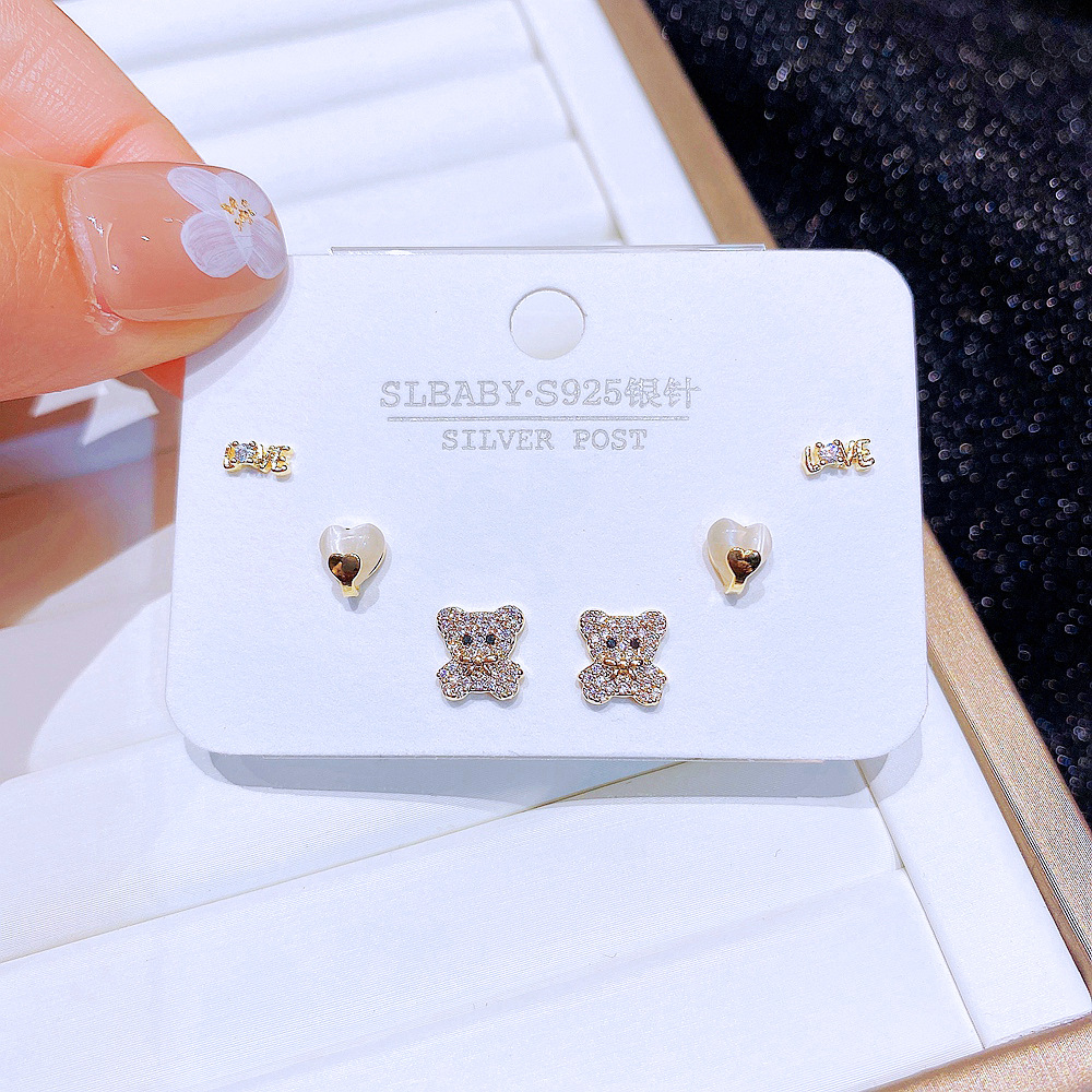 Cute Bear Heart Shape Copper Ear Studs Inlay Pearl Zircon Copper Earrings 1 Set