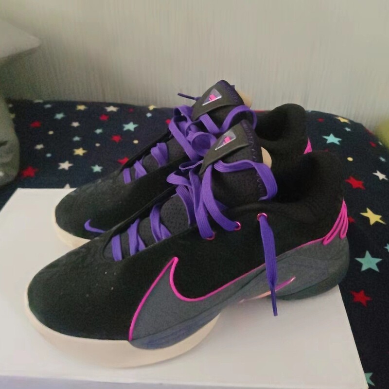 Lebron22Ep Comfortable and Versatile Fashionable Non-Slip Wear-Resistant Low-Cut Inner Heightening Basketball Shoes for Men and Women in Black, Gray and Purple