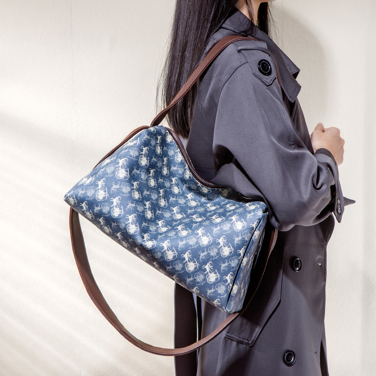 Bolsa impresa de gran capacidad para mujeres 2025 invierno nuevo nicho de textura de alta calidad para viajar mochila de hombro