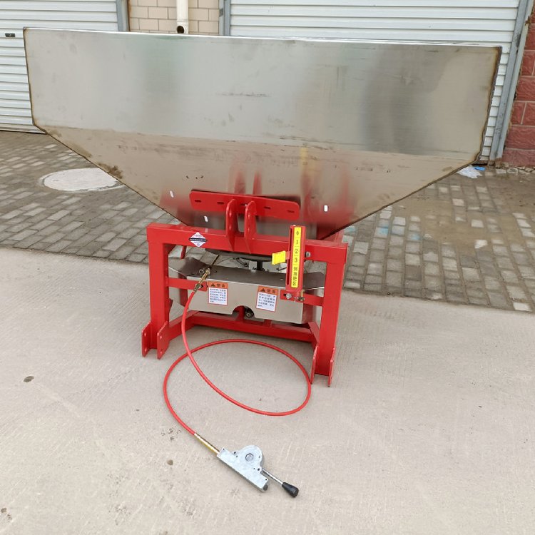 农田拖拉机后置撒粪车 四轮背负式撒粪机 颗粒肥粉末肥抛肥机