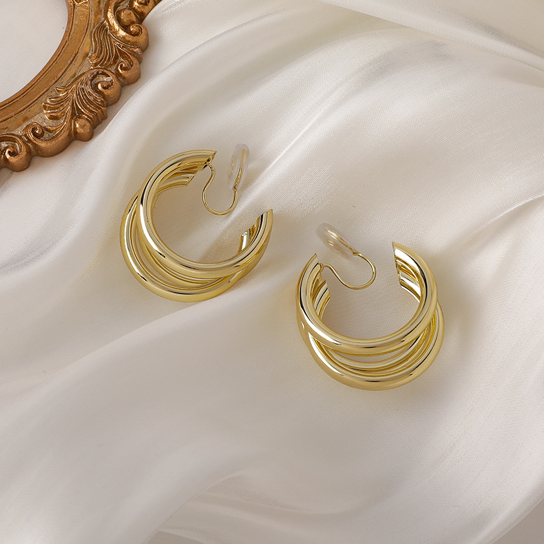 French Style Fashion New Simple Exaggerated Earrings display picture 1