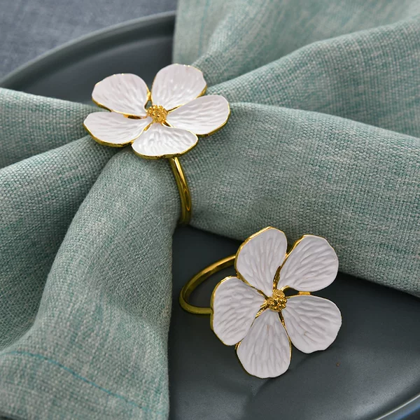 Creative painted white oil painting flower napkin ring wedding hotel table metal simulation five-petal plum napkin buckle