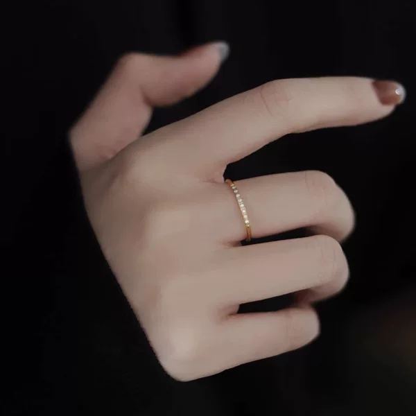 New ultra-fine titanium steel non-fading zircon Japanese ring female high-grade niche light luxury cold wind tail ring Valentine's Day