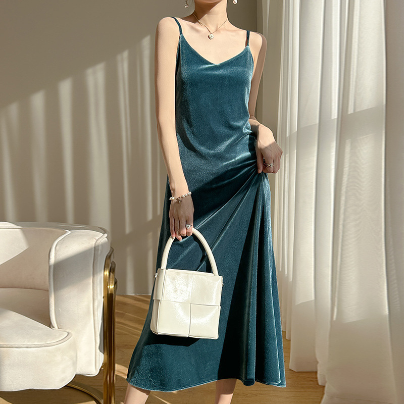 2026 New Style Velvet Camisole Long Dress for Women, Spring and Autumn, Black, High-End Feel, Mid-Length Little Black Dress