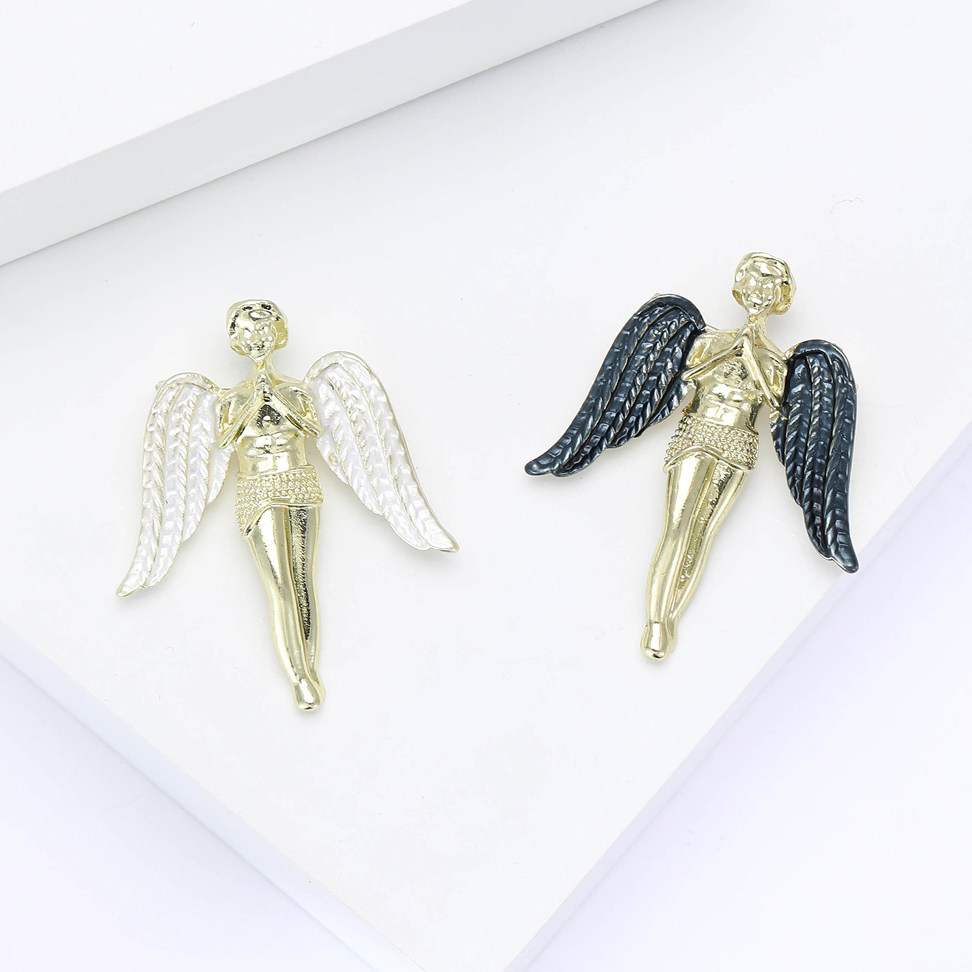10g Weight Retro Pin Angel Alloy Unisex Corsage Brooches