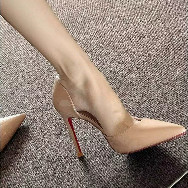 2025 Весна-Осень Новый Горячий Стиль Острый Носок Боковые Ажурные Сексуальные Высокие Каблуки Женские Красивые Шпильки Черные Лакированные Туфли