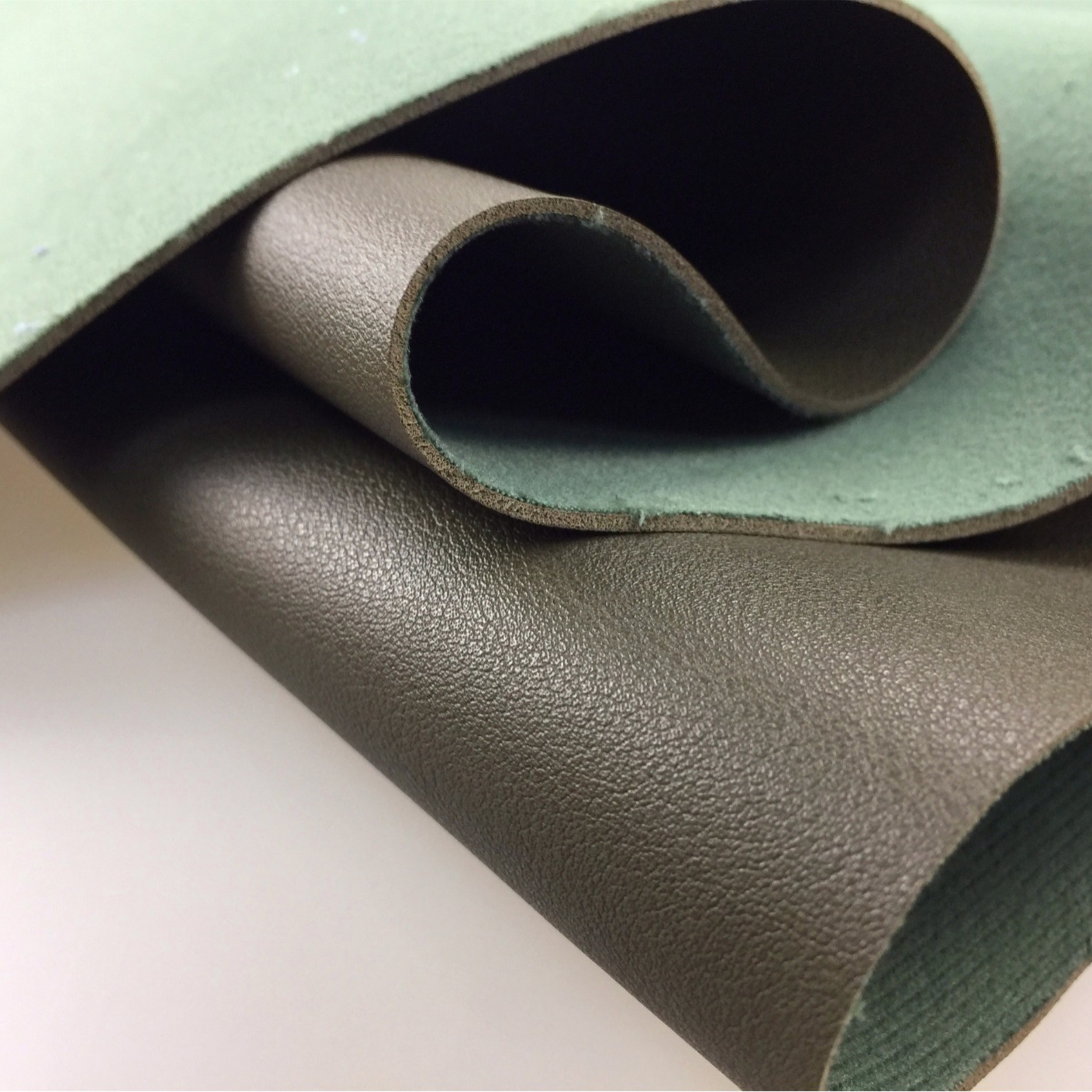 加厚皮革高回弹性皮革面料桌垫鼠标垫优先产品可强塑性做定型包