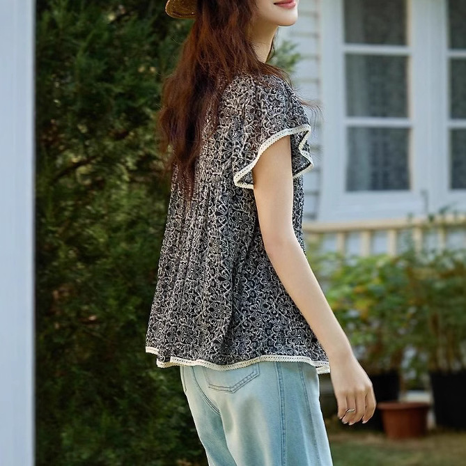 Elegant Age-Reducing Floral Lace Stitching Small Flying Sleeve Contrast Color Lace Shirt Summer Loose Shirt Women's Comfortable Top