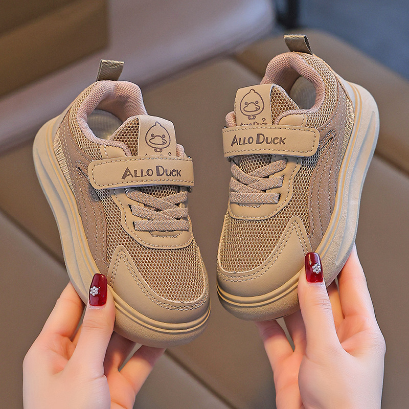 Zapatos blancos para niños y niñas 2025 primavera y otoño nuevos zapatos zapatos casuales antideslizantes para niños zapatillas de deporte de suela blanda para bebés