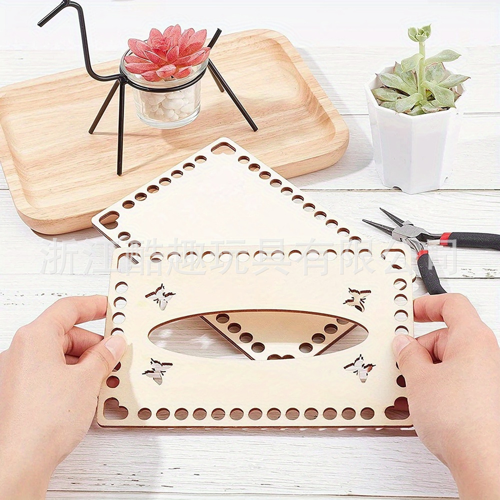 Foreign trade wooden bag mini canvas fixed frame DIY round wooden board small embroidery frame perforated.